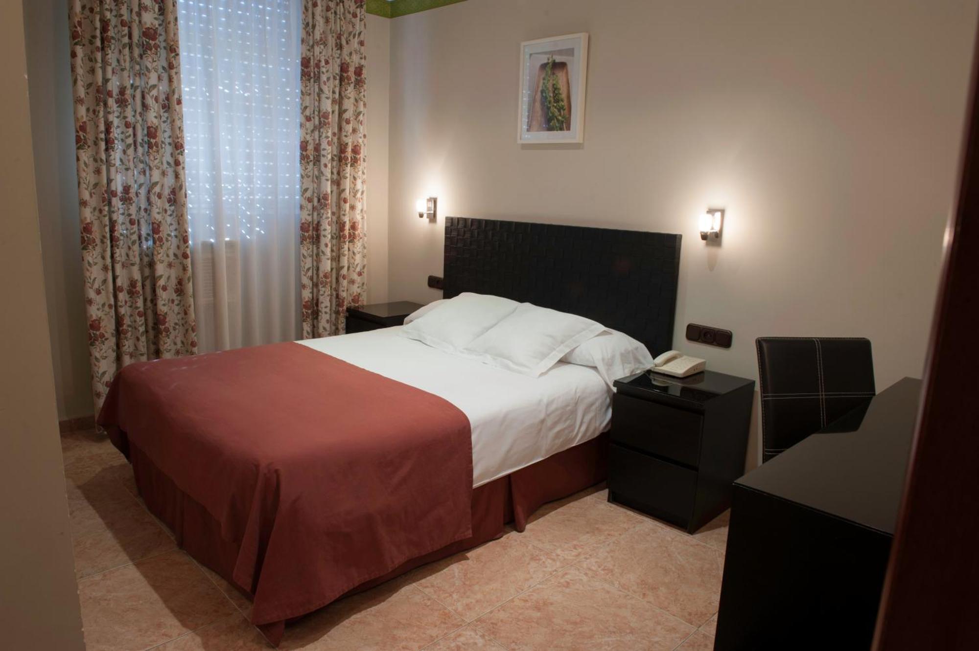 Hotel Alfonso IX (Adults Only) Касерес Екстер'єр фото